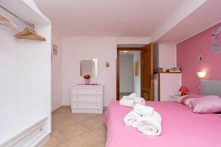 Appartement entier, Appartement 100 m² avec belle terrasse extérieure sur la côte de Sorrente in Sorrento, Province de Naples
