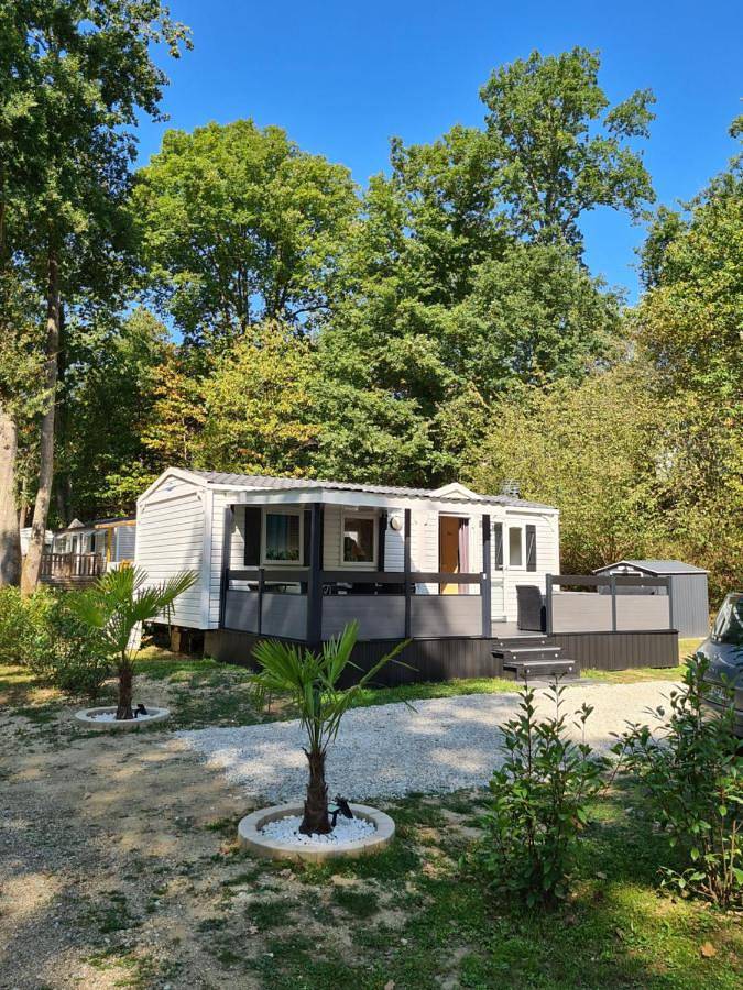 Camping pour 6 personnes, avec Terrasse ainsi que Jardin et Piscine
