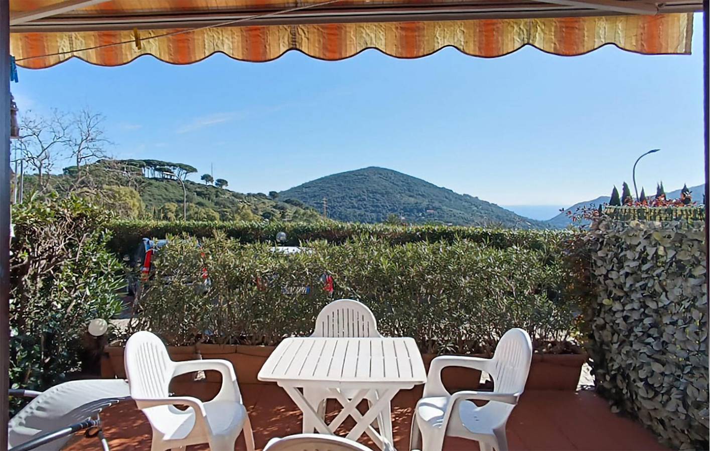 Appartamento intero, Rifugio vista mare con parcheggio, AC, vicino Spiaggia della Torre in Rio nell'Elba, Riotorto