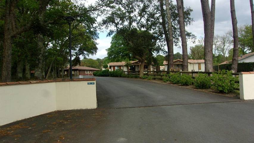 Gîte pour 6 personnes, avec jardin et piscine à Azur - 4