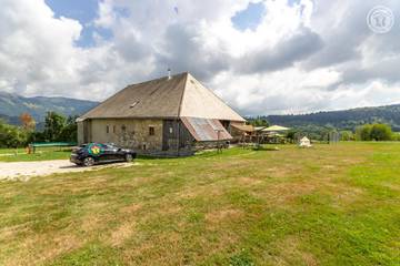 Gîte pour 4 personnes, avec terrasse à Les Déserts