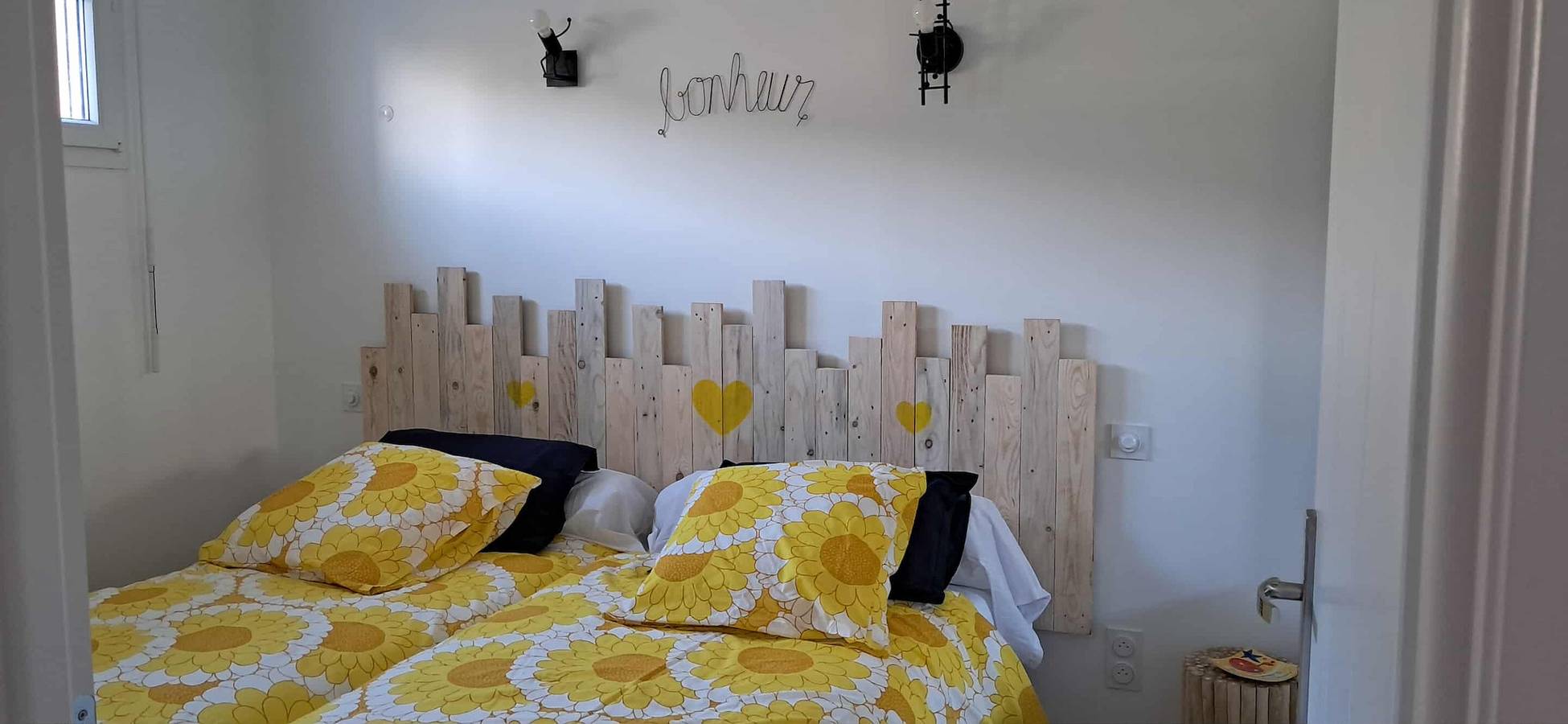 Holiday Home 'Comme À La Maison' with Private Terrace, Garden & Wi-Fi in Ducey, Avranches region