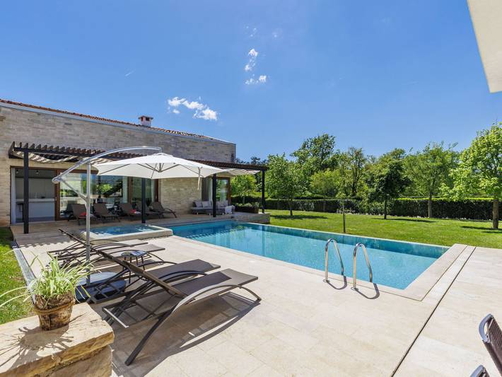Villa pour 9 personnes, avec jacuzzi ainsi que jardin et terrasse
