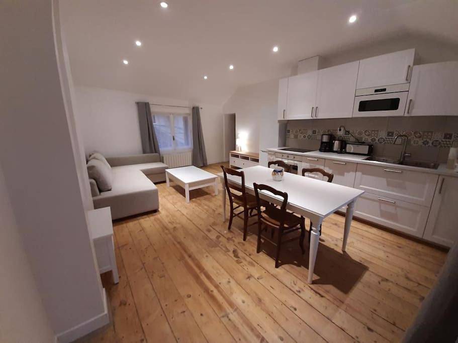 Appartement entier, Two-Bedroom Apartment in Albigny-sur-Saône, Lyon et ses environs