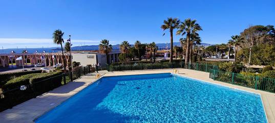 Gîte pour 4 personnes, avec terrasse et piscine, adapté aux familles dans Port Santa-Lucia