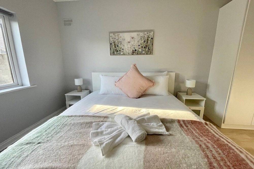 Ganze Wohnung, Modern and Spacious 2 - king bed in Galway, County Galway