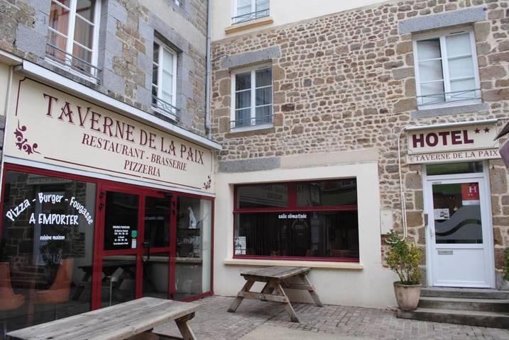 Hôtel pour 3 personnes, avec terrasse à La Ferté Macé