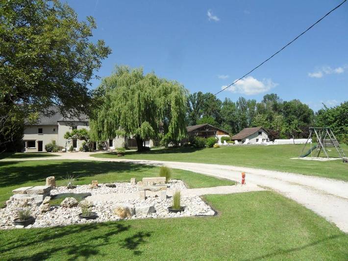 Maison d’hôte pour 2 personnes, avec Terrasse et Jardin ainsi que Piscine et Vue à Bretenoux