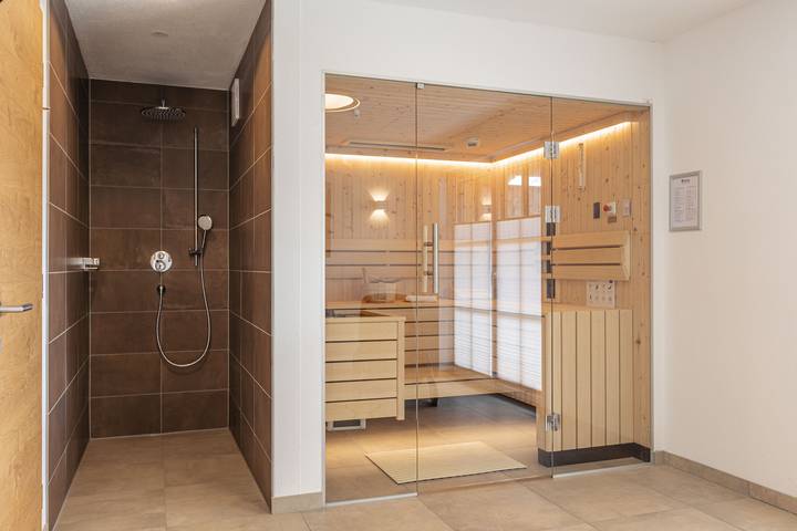 Ferienhaus für 10 Personen, mit Balkon und Terrasse sowie Sauna und Seeblick in Uttendorf - 4