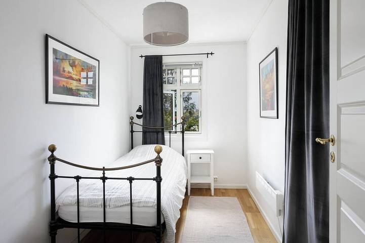 Ganze Wohnung, Peaceful countryside apartment near Ålesund. Fjord & Mountain views & garden in Skodje