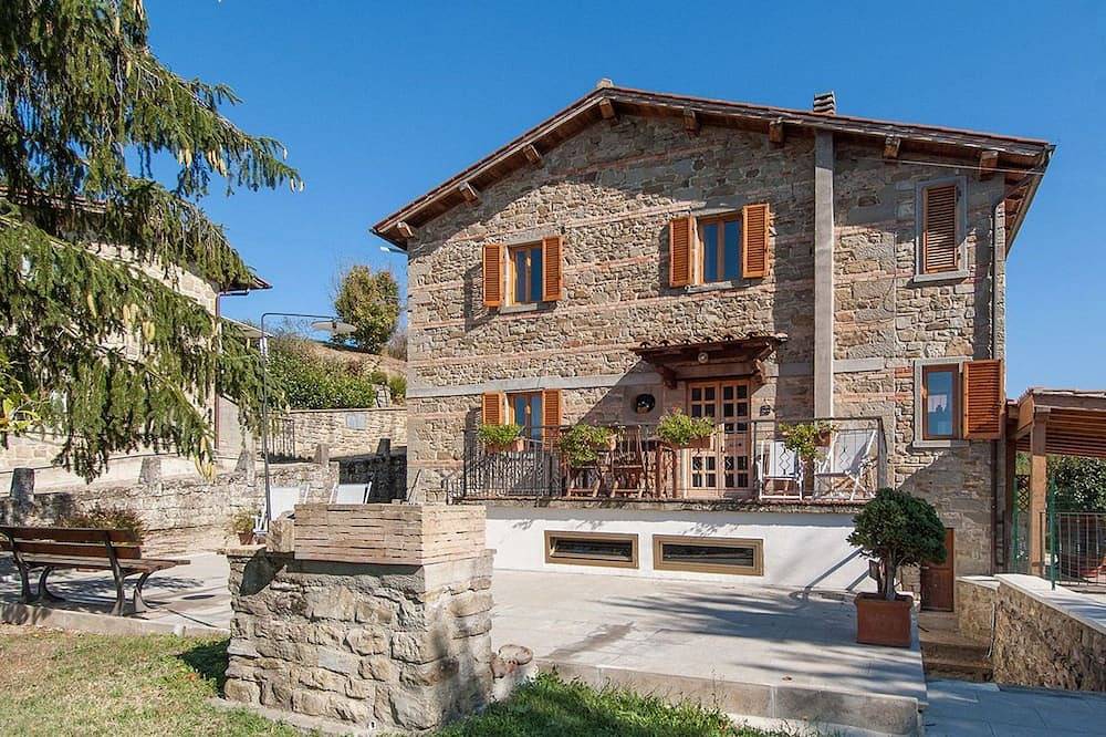 Fichtenhaus mit Schwimmbad zwischen Florenz und in Pratovecchio, Pratovecchio Stia