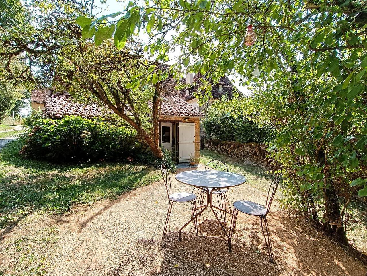 Gîte für 2 Personen mit Terrasse in Latouille-Lentillac, Lot