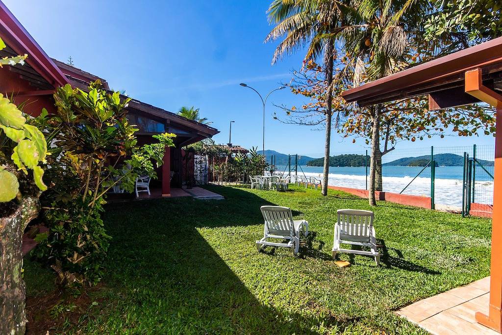 Im Sand, Vor Dem Meer. Ereignisse! Jahreszeit!Klimaanlage!Wifi und Sky! in Caraguatatuba, Região Metropolitana do Vale do Paraíba e Litoral Norte