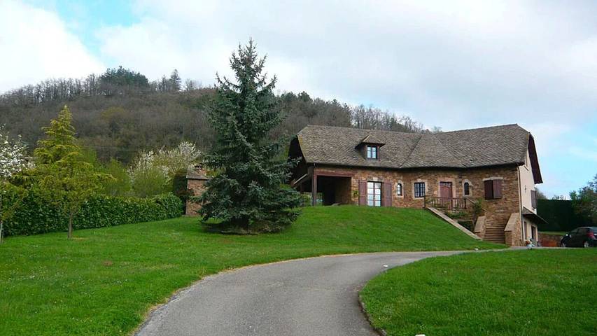 Location de vacances pour 4 personnes, avec terrasse et jardin dans l' Aveyron - 2
