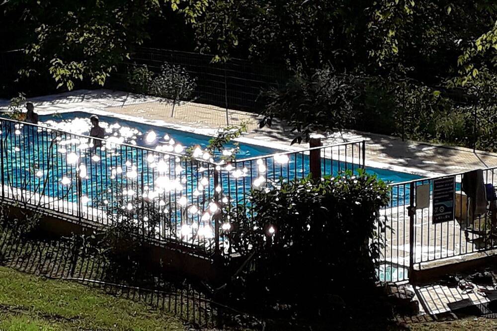 Domaine de Bardenat-Le Gîte du \"Houx\" in Marquay in Marquay, Périgord Noir