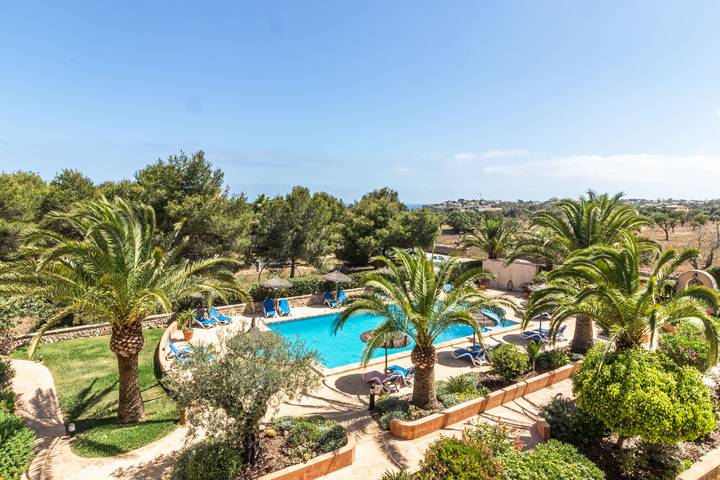 Gîte pour 4 personnes, avec terrasse ainsi que jardin et piscine à Cala Santanyí - 3