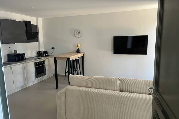 Apartamento entero, 2-room luxury apartment in Juvignac, Costa mediterránea (Francia)