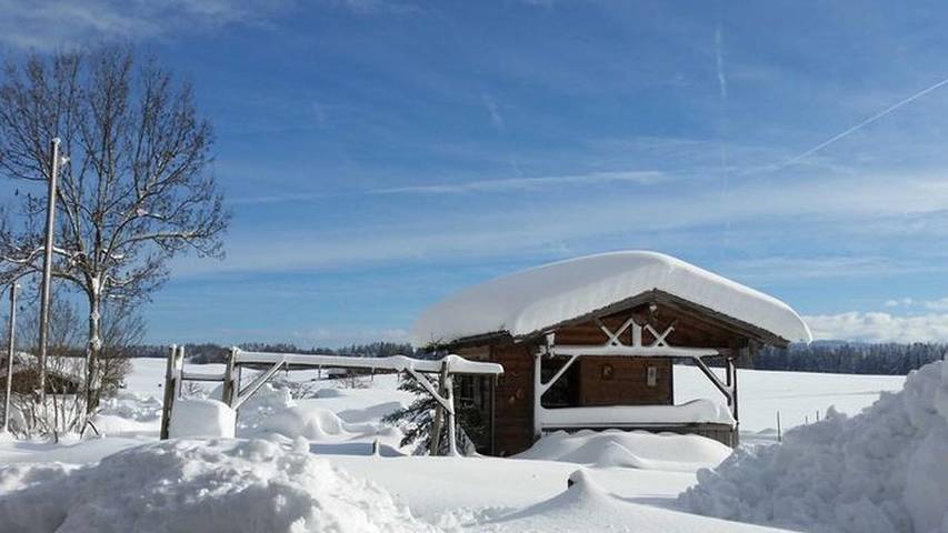Ferienwohnung für 4 Personen, mit Balkon und Pool sowie Garten in Waakirchen