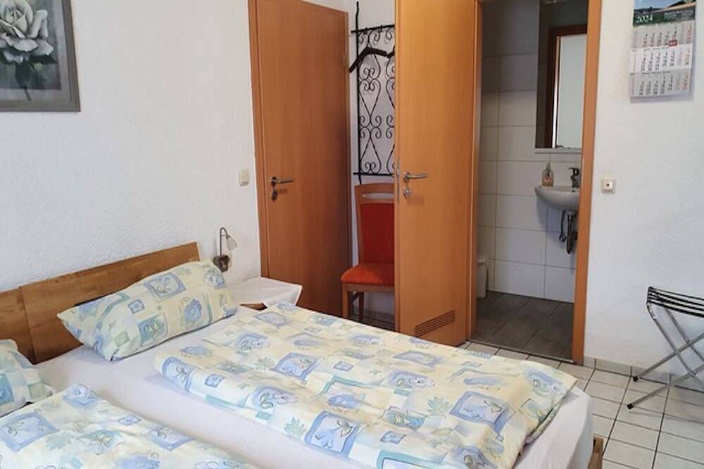 Ganze Wohnung, Schöne Ferienwohnung mit Terrasse in Homberg in Homberg, Knüllgebirge