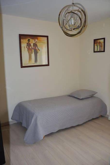 Location de vacances pour 8 personnes, avec jardin ainsi que vue et piscine, animaux acceptés à Brignoles - 4