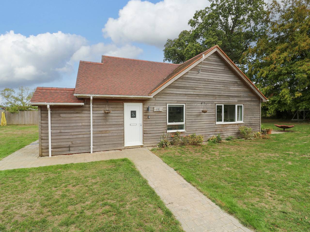 Cedar Lodge in Denton with Wootton, Kent