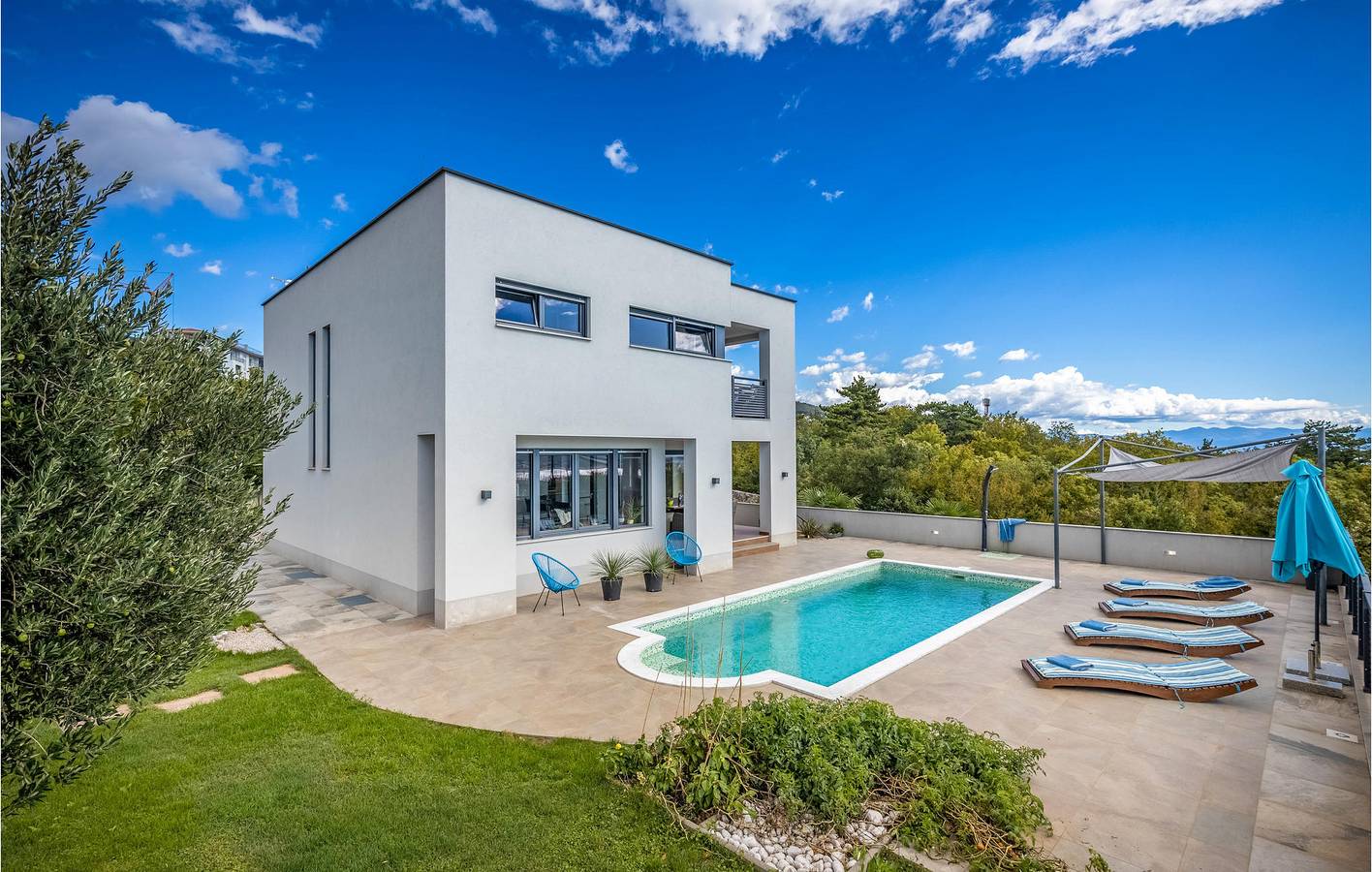 Apartment mit Meerblick, Pool, Terrasse und WLAN – 2,5 km vom Strand entfernt in Crikvenica, Primorje-Gorski Kotar
