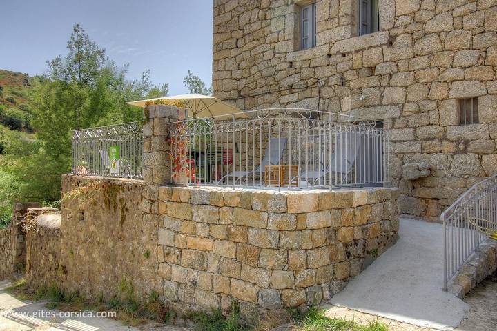 Gîte pour 4 personnes, avec Terrasse ainsi que Jardin et Vue à Arbellara