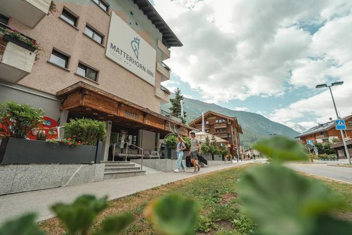 Hôtel pour 2 personnes, avec terrasse ainsi que sauna et vue, animaux acceptés à Täsch - 4