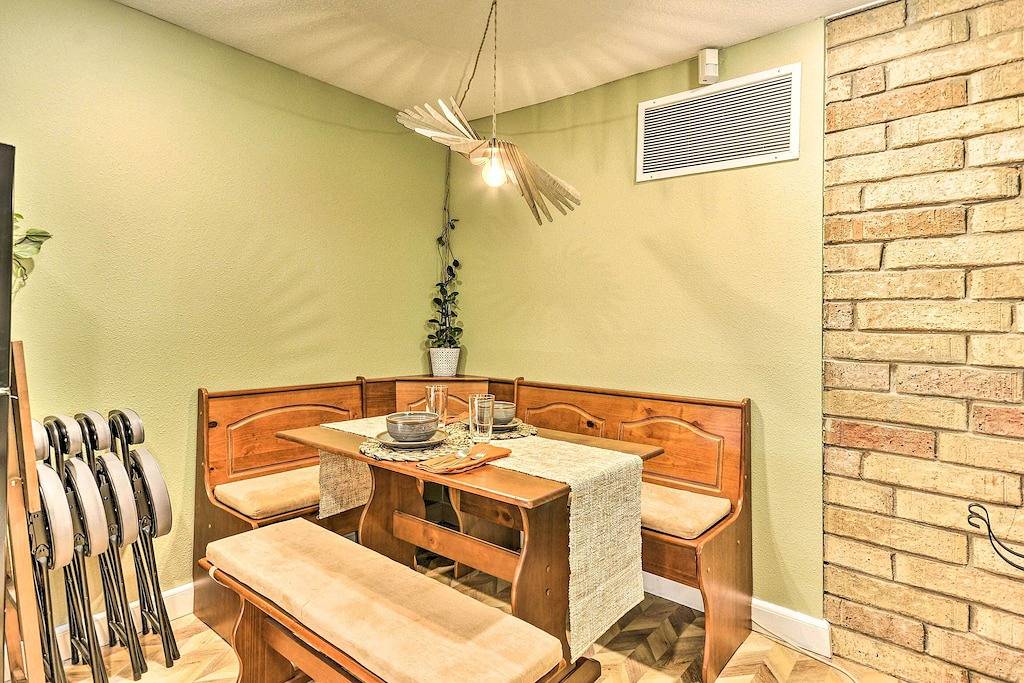 ‘The Owl’s Nest’ w/ Hot Tub & Forest Views! in Portland, Multnomah County