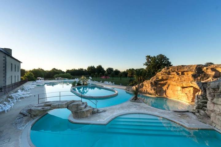 Camping für 4 Personen, mit Whirlpool und Kinderpool sowie Sauna in Finistère