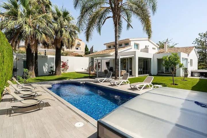 Villa for 16 people, with garden and sauna in Benalmádena