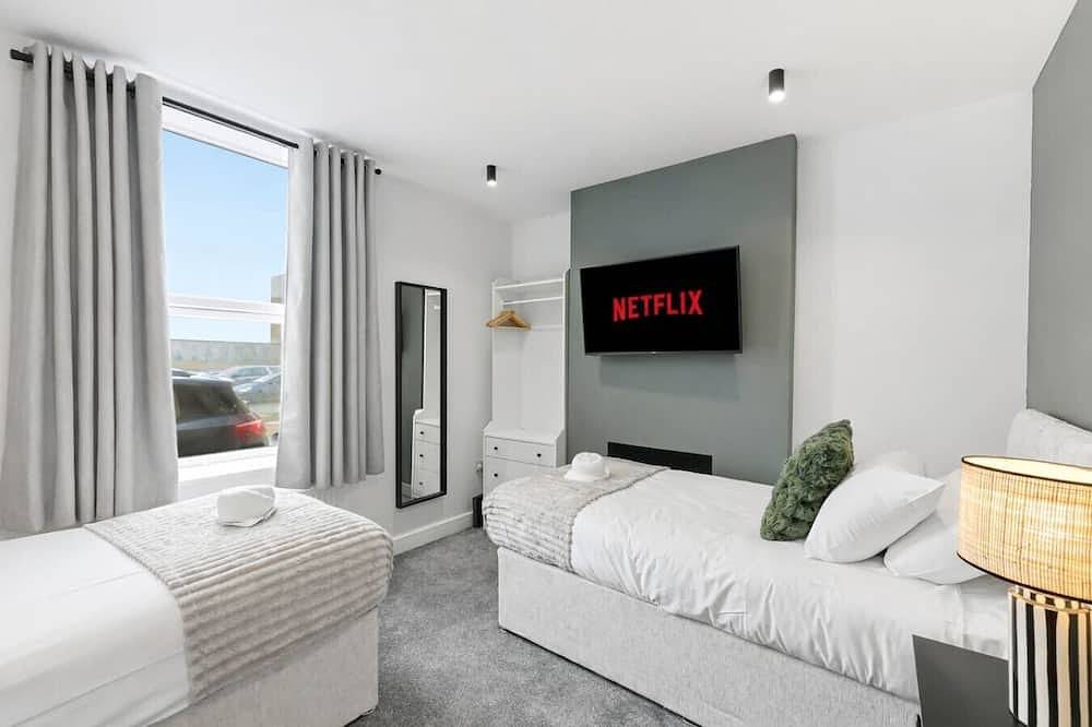 5 Bedroom • 4 Bath • Annex • Games Room • Parking in Northampton, Northamptonshire