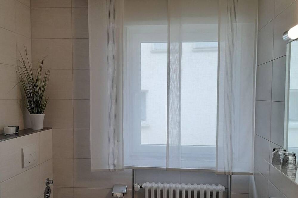 Ganze Wohnung, Appartement/Fewo, Dusche, Wc, Balkon - Ferienwohnung Iburgblick in Bad Driburg, Kreis Höxter
