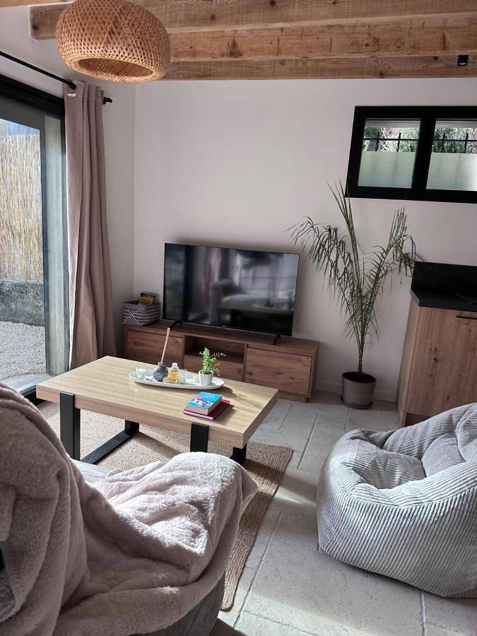 Location de vacances pour 4 personnes, avec terrasse ainsi que vue et jardin à Pouzac - 2
