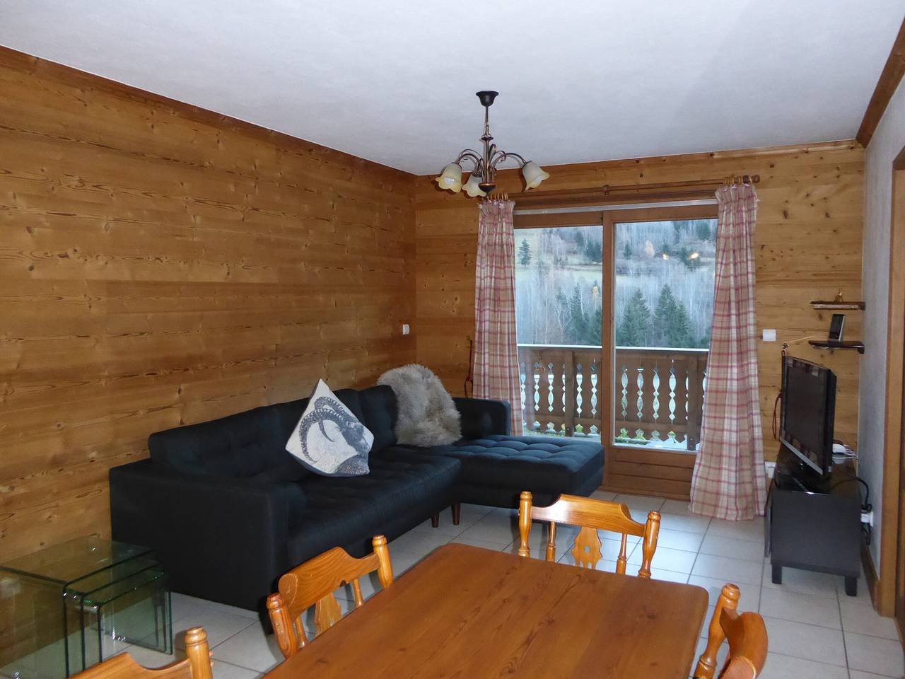 Ganze Wohnung, Stilvolles Berghaus mit großem Südbalkon und Skianbindung in Bozel, Les Trois Vallées