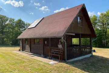Gîte pour 6 personnes, avec piscine à Saulgond