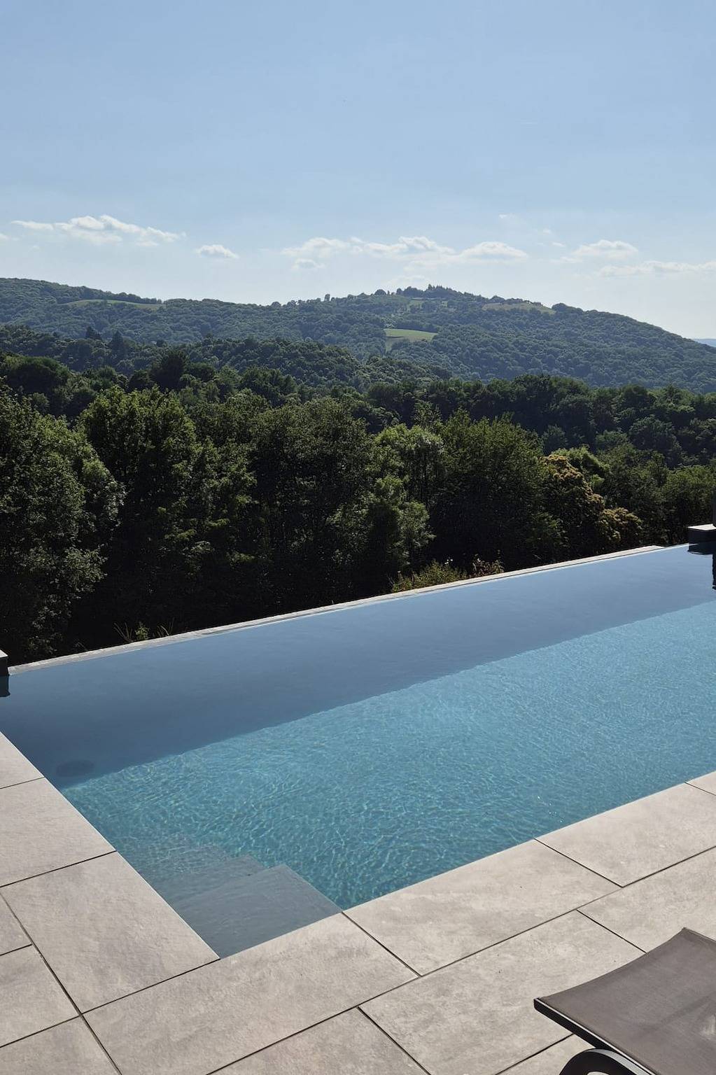 Aubié, modern barn, swimming pool and Ac in Latouille-Lentillac, Lot