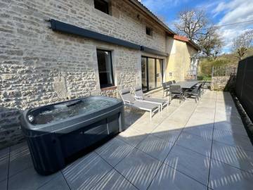 Gîte pour 5 personnes, avec jacuzzi et terrasse à Bellenot-sous-Pouilly