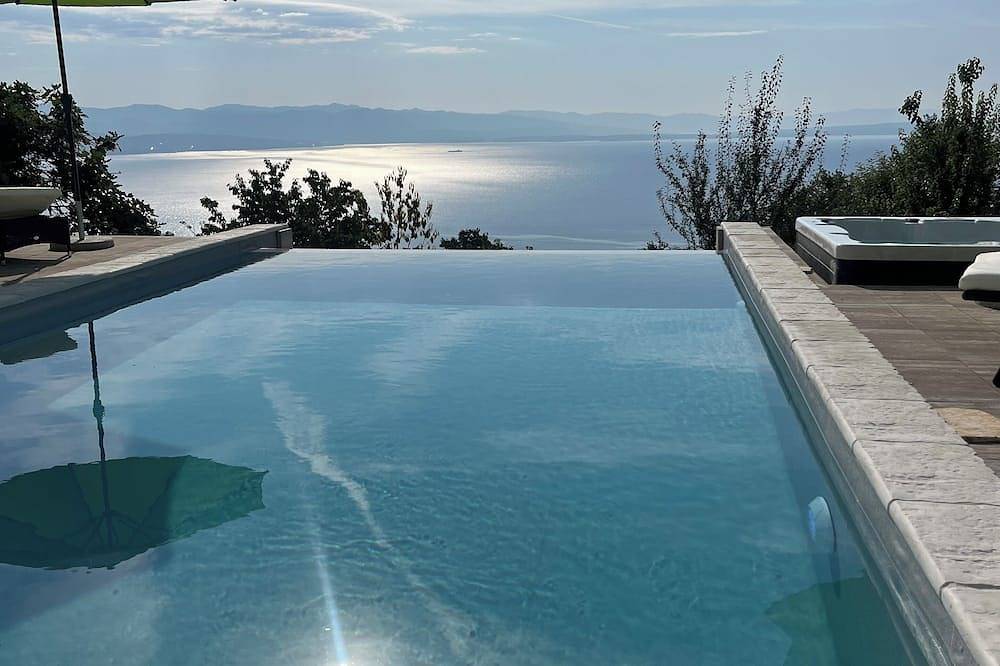 Ferienhaus in einzigartiger Lage mit Meerblick, Infinitypool, Sauna und Jaccuzzi in Ika, Primorje-Gorski Kotar