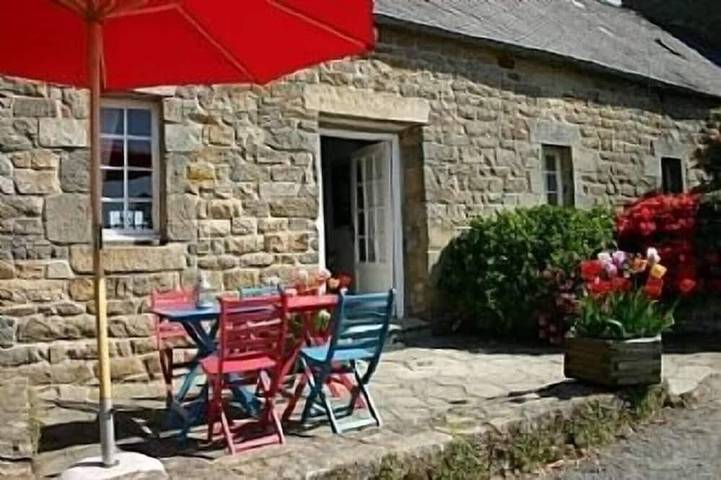 Gîte pour 4 personnes, avec jardin et terrasse à Ploubezre - 4