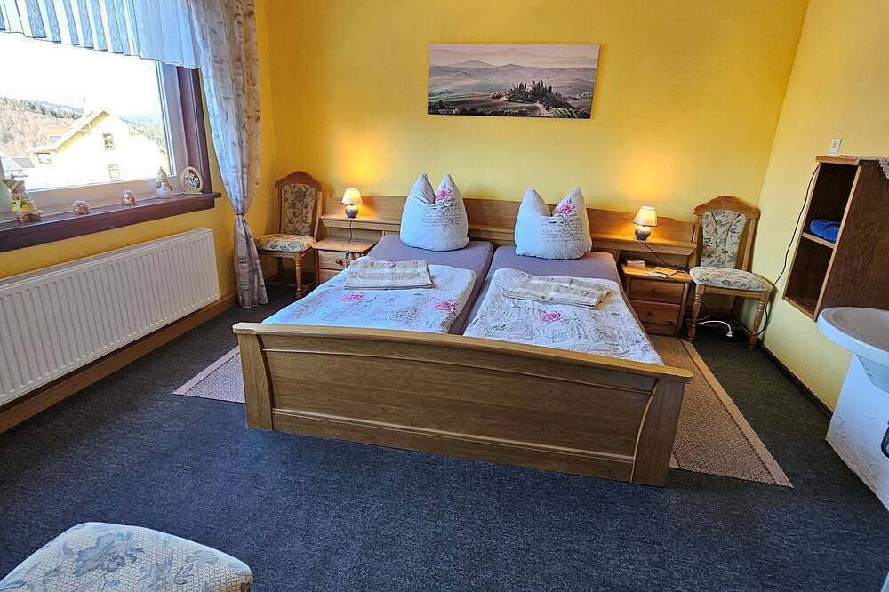 Thuringian country house with panoramic view in every season with house sauna and fireplace in Gehlberg, Rennsteig (weg)