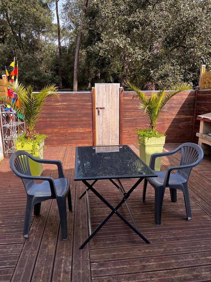 Location de vacances pour 2 personnes, avec vue et terrasse, animaux acceptés dans Petite Plage Saint Trojan Les Bains - 3