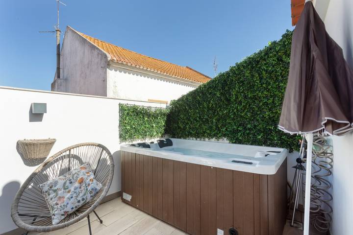 Casa Ferreiro Villa with Jacuzzi, Wi-Fi & Air Conditioning in Valada in Valada, Tejo River