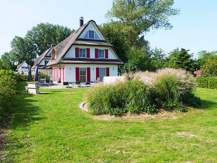 Ferienhaus für 10 Personen, mit Balkon und Terrasse sowie Garten und Sauna in Glowe - 2