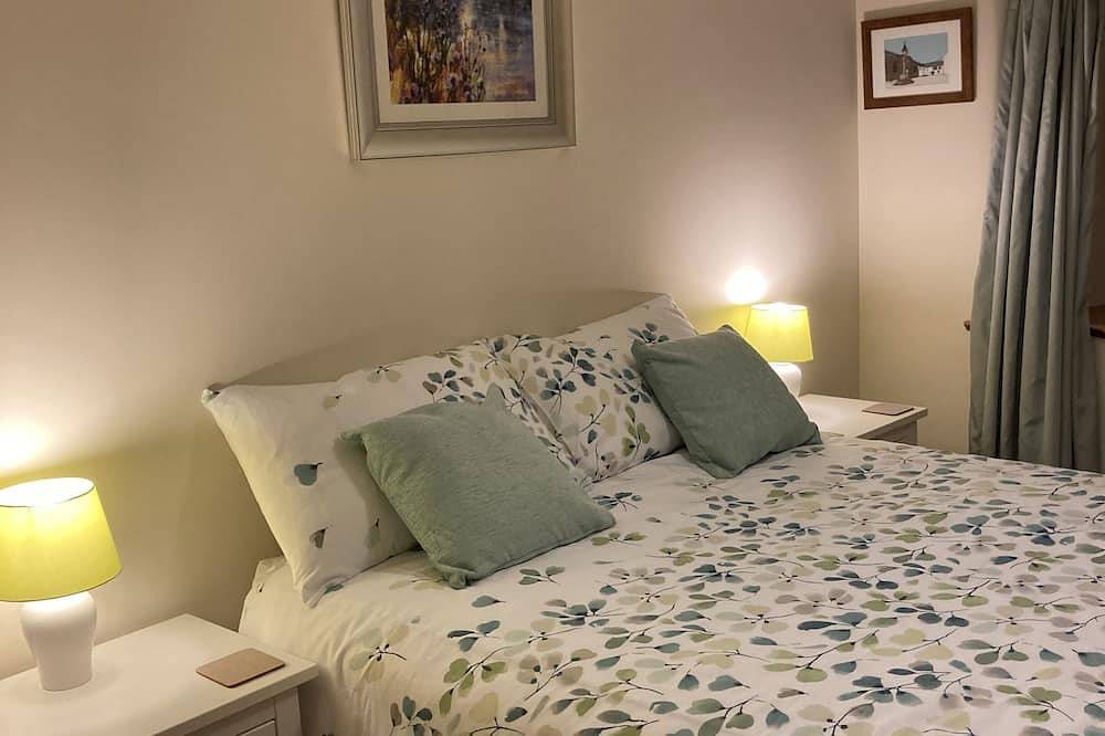 Spacious, well-equipped cottage with parking in Hartland, N Devon - Sleeps 6. in Hartland, Hartland Devon Heritage Coast