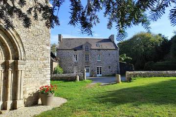 Gîte pour 10 personnes, avec jardin à Saint-Lormel