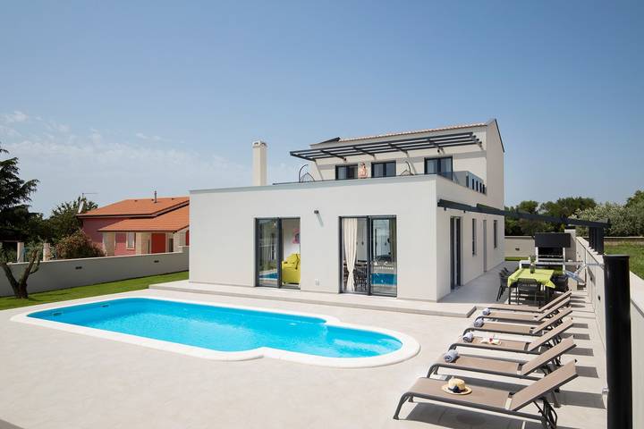 Villa für 10 Personen, mit Pool und Balkon/Terrasse, mit Haustier in Pula - 2