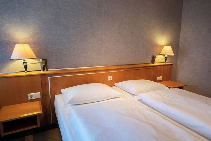Hotel für 2 Personen, mit Pool und Sauna sowie Whirlpool in Magdeburg - 4