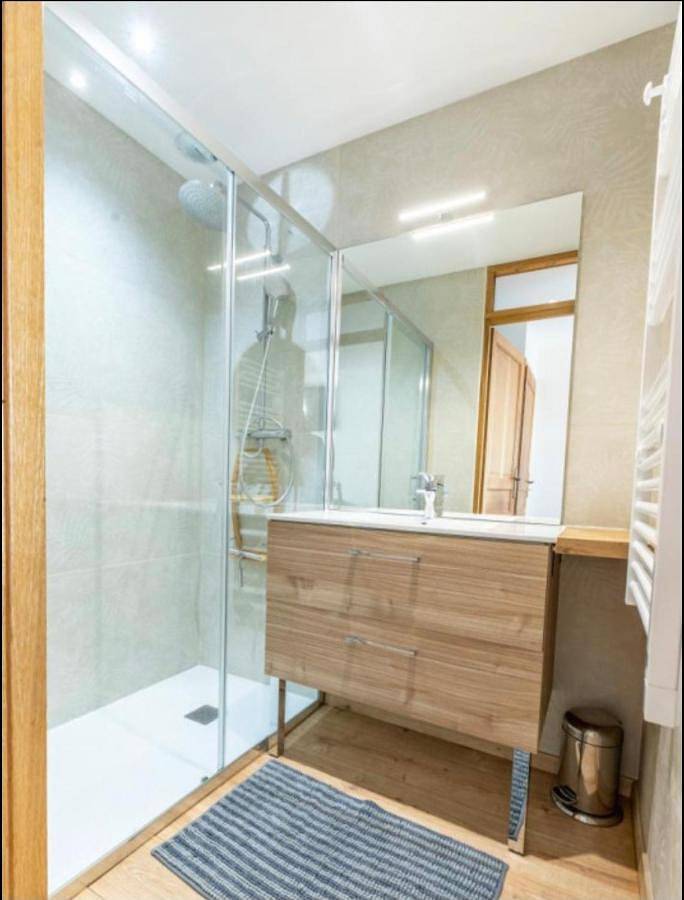 Double Room in Montaigut-le-Blanc, Région de Besse-et-Saint-Anastaise
