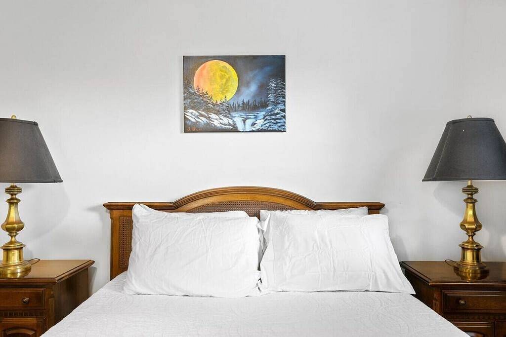 Modern Charm & Garden View in Greensboro, Guilford County